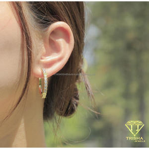 Boucles d'oreilles créoles ouvertes en argent sterling 925 avec diamant Moissanite, finition dorée, bijoux de déclaration étincelants pour les détaillants - Product Image 5