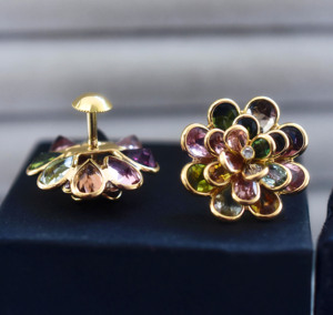 Pendientes de Flor en Capas con Mandala Floral 3D en Oro de 18K, Turmalina Multicolor Natural y Diamantes con Gemas en Corte Pera - Product Image 4