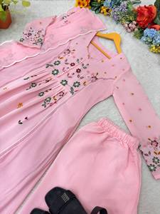 Traje Anarkali de Algodón Lavanda con Bordado Floral, Corte Holgado, Largo hasta el Suelo, Ropa Tradicional India y Pakistaní para Mujer - Product Image 2
