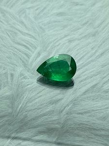 Excellente Pierre Précieuse Naturelle Émeraude Taille Poire Verte pour la Fabrication de Bijoux, Certifiée IGI, Couleur 5A avec Effet de Jeu de Couleurs/Feu, pour Bague, Pendentif et Créations Personnalisées - Product Image 5