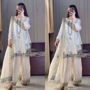 Conjunto de diseñador con bordado en seda estilo SO, top con pantalón estilo Farshi y dupatta, completamente cosido y listo para usar. - Product Image 5