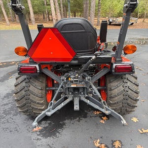 Vente en gros de tracteurs d'occasion Kubota B2601 4x4, machine agricole, livraison rapide pour un travail agricole efficace - Product Image 2