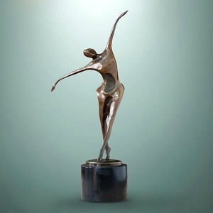 Sculpture en aluminium coulé explorant le rythme spatial, la raffinement des surfaces et la puissance silencieuse de la forme équilibrée - Product Image 5