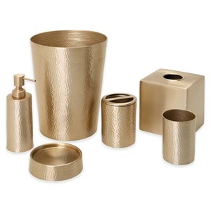 Accessoires de salle de bain élégants en métal qui reflètent un look moderne, magnifiquement conçus par HRCRAFTVERSE - Product Image 4
