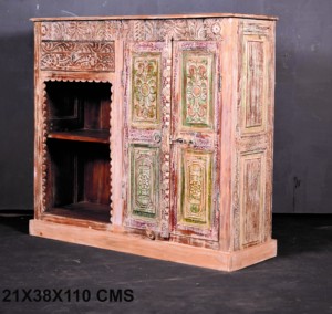 ตู้ไม้โบราณงานฝีมือคุณภาพเยี่ยม พร้อมประตูแกะสลักและพื้นผิวแบบดิบๆ สไตล์วินเทจ ศิลปะโบราณจากเทือกเขาหิมาลัย - Product Image 1