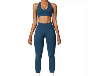 Ensemble de yoga lavande de haute qualité pour femme : Soutien-gorge de sport sans couture à dos nu et leggings taille haute respirants, écologiques, avec logo frontal - Product Image 4