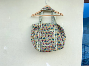 Bolso Tote Acolchado Ligero de Color Sólido con Parches, Gran Capacidad, de Algodón, para Mujer, Venta al Por Mayor - Product Image 3