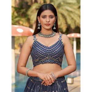 Robe de soirée de créateur Georgette grise captivante Lehenga Choli avec paillettes - Product Image 2