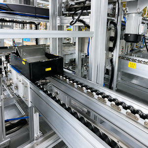 Système de convoyeur à rouleaux en acier à vitesse réglable pour usine de fabrication, équipement de manutention de matériaux durable - Product Image 1