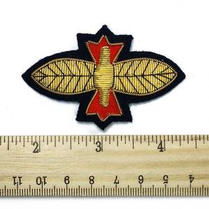 Badges brodés à la main sur mesure en gros, service OEM, écologiques, sans nickel, style luxueux - Product Image 4