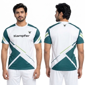Camiseta de tenis para hombre enfocada en el rendimiento, con material ligero, control de la humedad y ajuste cómodo, diseñada para actividades deportivas. - Product Image 6