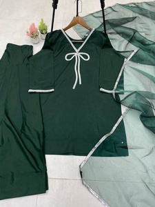 Salwar Kameez Farsi Exclusif de Créateur Moderne avec un Haut Orné de Quatre Belles Perles, en Crêpe et Organza à Séchage Rapide - Product Image 4