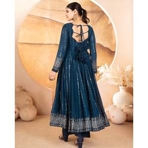 Conjunto de Chifón de Diseñador con Top, Pantalón y Dupatta con Bordado de Lentejuelas e Hilos - Product Image 1