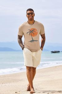 Camiseta de Manga Corta Beige para Hombre con Estampado de Palmeras al Atardecer, Cuello Redondo, Corte Regular Informal, 100% Algodón Jersey Transpirable - Product Image 6