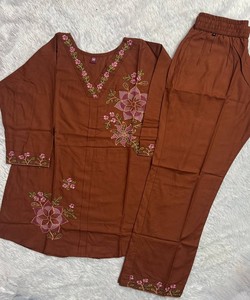 Conjunto de Kurta de Algodón Marrón para Mujer con Bordado Floral, Corte Holgado, Largo hasta el Tobillo, Estilo Casual de India y Pakistán 86775 DIVA-176 - Product Image 4