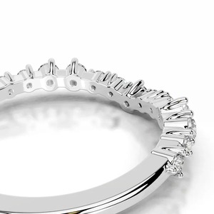 Bague de mariage Nythera avec diamant rond cultivé en laboratoire, certifié IGI - Product Image 3