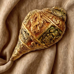 Concha de Caracola Decorativa Tallada en Latón Dorado Hecha a Mano en India, Obra de Arte Decorativa para Templo, Regalo Decorativo - Product Image 6