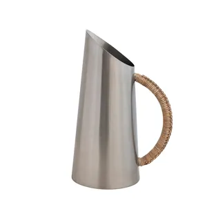 Pichet de service en acier inoxydable avec poignée tressée, hauteur 11 pouces, design minimaliste pour la décoration de table - Product Image 2