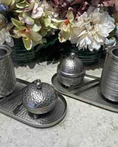 Ensemble de brûleur d'encens Bakhoor en acier inoxydable martelé moderne avec plateau - Product Image 5