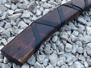 Hacha Vikinga de Acero de Damasco Forjada a Mano |   Hacha hecha a mano de 15.5 pulgadas con mango de madera envuelto en cuero para talar árboles - Product Image 2