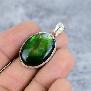 Pendentif en labradorite verte ovale, serti à la main sur argent 925, pierre de naissance pour femme - Product Image 3