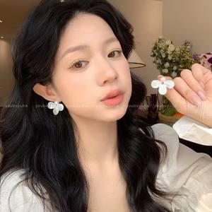 Aretes Coreanos con Forma de Flor de Cinco Pétalos, Joyería Pequeña y Fresca, Precio Especial al por Mayor en Taobao - Product Image 4