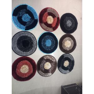 Alfombra de Baño Redonda Absorbente de Poliéster Suave de 18x18 Pulgadas con Revestimiento Impermeable y de Lodo de Diatomeas para Uso en el Hogar y Hoteles - Product Image 1