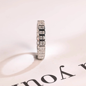Anillo de Eternidad de Oro Blanco de 14K con Diamantes Cultivados en Laboratorio de Corte Radiante - Product Image 4