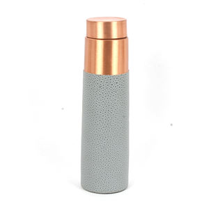 Bouteille d'eau en cuivre noir mat, gourde minimaliste haut de gamme, bouteille à boisson moderne réutilisable, personnalisation OEM, vente en gros - Product Image 2