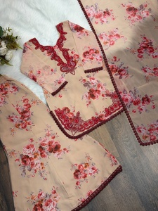 Conjunto de traje Salwar tradicional de georgette para hijas y mujeres con estampado floral digital de Samp Corporation. - Product Image 5