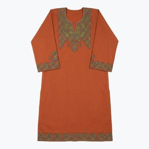Kurti Pheran élégant de couleur brun rouille avec des détails en papier mâché multicolores - Product Image 3