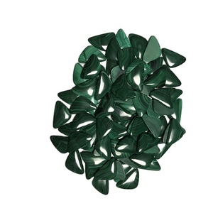 Gemma calibrata 34x21x4mm in malachite verde naturale, triangolare, con retro piatto, convessa, circolare, di livello superiore, con certificato <span class=keywords><strong>GIA</strong></span> per il fai da te. - Product Image 1