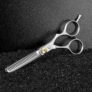 Kit de Coiffure Professionnel à Domicile : Ciseaux de Coiffure, Ciseaux à Effiler, Peigne et Étui pour Hommes - Product Image 1