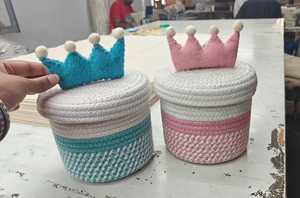 Panier de rangement en corde de coton avec couvercle et motif couronne, rose et crème, tissé, décoratif, pour chambre d'enfant et rangement domestique - Product Image 3