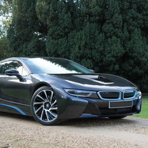 Auto Deportivo Híbrido Enchufable de Lujo y Alto Rendimiento I8, Coupé Premium Automático, Fibra de Carbono y Plástico, Garantía de 3 Años - Product Image 3