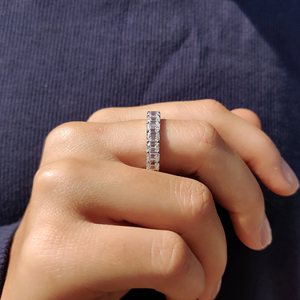 Bague élégante minimaliste en argent sterling 925 sertie de diamants moissanite taille émeraude VVS, idéale pour le quotidien des femmes. - Product Image 6