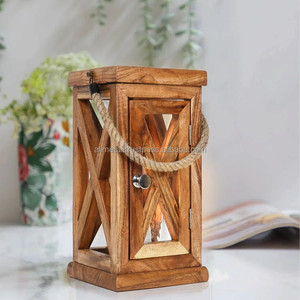 Illuminez votre histoire Lanterne en bois personnalisée avec un design unique pour la décoration de la maison, du jardin et du mariage et personnalisable - Product Image 1
