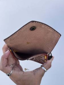 Porte-monnaie en cuir occidental de petite taille, sculpté à la main, élégant et multi-usages, pour unisexe - Vente flash - Product Image 6