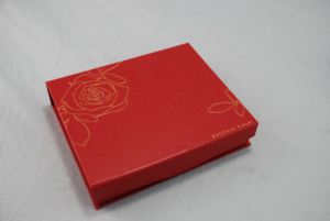 Boîte de rangement à bijoux rectangulaire avec pendentif rose en feuille d'or multi-crochets, cinq positions de suspension, 162x135x35mm, Saint-Valentin, Yongda - Product Image 3