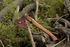 Hacha vikinga hecha a mano con espiga plana en acero de Damasco, mango de madera y funda de cuero, personalizable OEM/ODM - Product Image 6