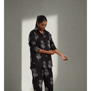 Camisa Negra Rose Noir Talla XS - Product Image 3