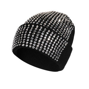 Gorro Unisex con Pedrería, Gorro de Punto Acanalado Brillante para Invierno, con Tela Suave y Elástica para un Estilo Casual - Product Image 3