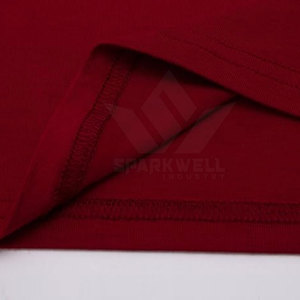 Camiseta Corta Signature de Tela Suave con Cuello Redondo y Manga Corta para Moda Moderna y Comodidad Diaria - Product Image 5