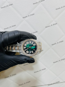 Montre Hip Hop avec cadran vert serti de diamants Moissanite, fonction date, design plaqué rhodium argenté en acier inoxydable - Product Image 4