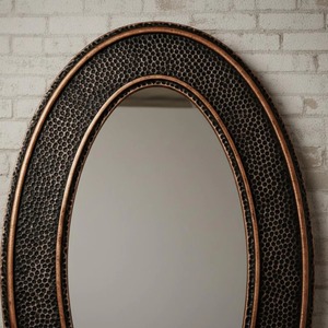 กระจกทรงรีกรอบโลหะสีดำลายตอก ดีไซน์สวยงาม เหมาะสำหรับห้องน้ำและห้องพักโรงแรม ขายส่งจากอินเดีย - Product Image 5