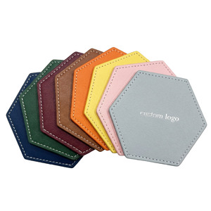 แผ่นรองแก้วหนังหกเหลี่ยมคุณภาพสูงพร้อมกล่องเก็บของ แผ่นรองโต๊ะพรีเมียมแบบกำหนดเองสำหรับงานอีเว้นท์ - Product Image 4