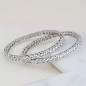 Bracelets de luxe en or rose et moissanite pour femmes, ornés de pierres étincelantes, pour un style quotidien, disponibles à la vente par un exportateur indien. - Product Image 4