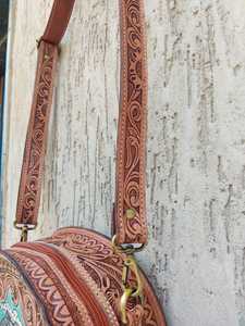 Bolso Bandolera de Cuero Genuino para Mujer con Bordado Artístico de Paisajes, Estilo Bohemio, Cierre de Cremallera, Correa Única, Uso Diario - Product Image 2