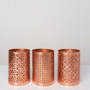 Porte-bougie votif en métal unique, soigneusement conçu pour sublimer le décor avec une lumière chaleureuse et un attrait artisanal. - Product Image 5