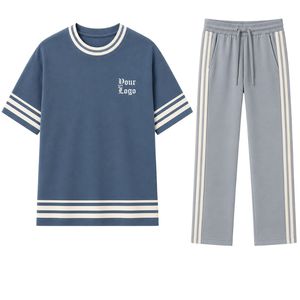 Conjunto de dos piezas informal personalizado para mujer, camiseta de manga corta azul y gris y pantalones de pierna recta con rayas en contraste. - Product Image 1